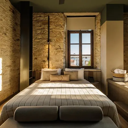 Lecole Hotell Yenifoca